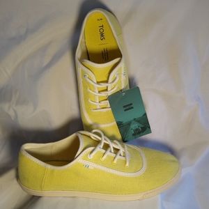New Women's TOMS yellow size 10